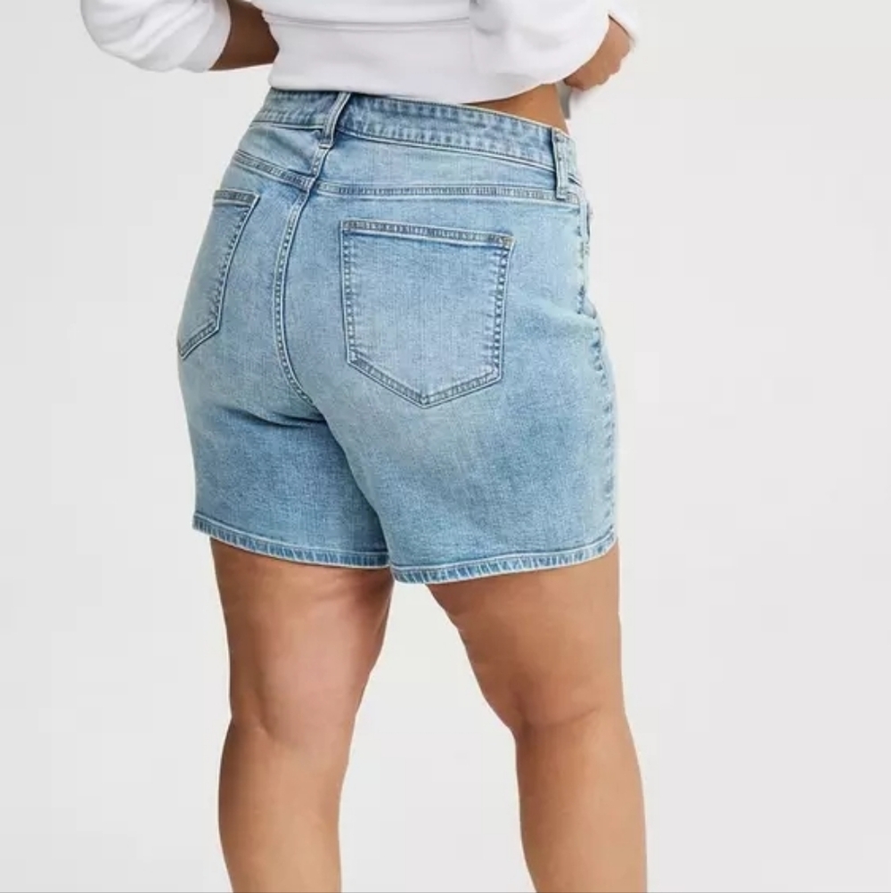 ✨SOLD✨ Torrid 7" Denim Shorts Sz 14 Vintage Stretch High Rise - Picture 3 of 9